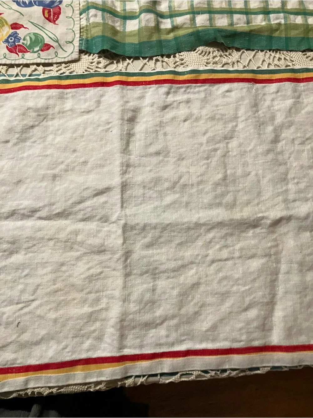 Vintage lot of 4 linen dish towels